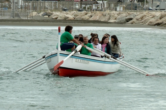 Jóvenes húngaros disfrutan con la jábega