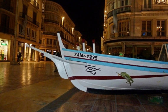 La barca de jábega "Rosario y Ana" en la Plaza de la Constitución