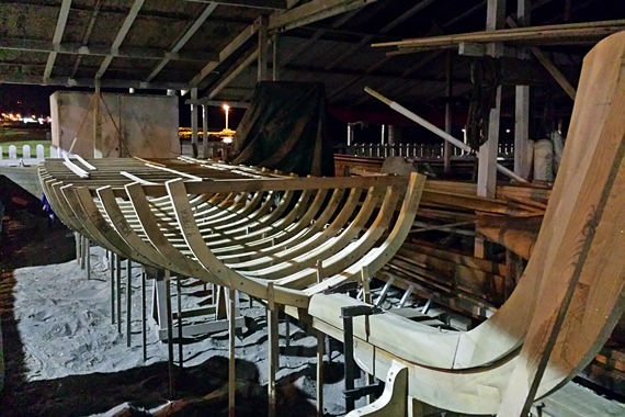 Construcción de la Boria, barca de jábega, en Málaga