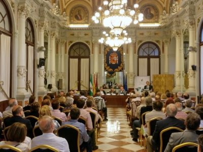 La impresionante sala repleta de público