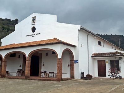 Edificio principal de la bodega, donde se realizan las tareas de almacenaje, embotellado y etiquetado del vino.