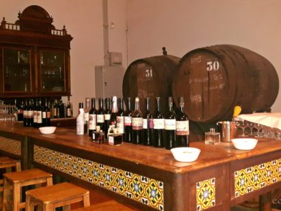 Para finalizar el recorrido por la bodega fuimos obsequiados con una cata.